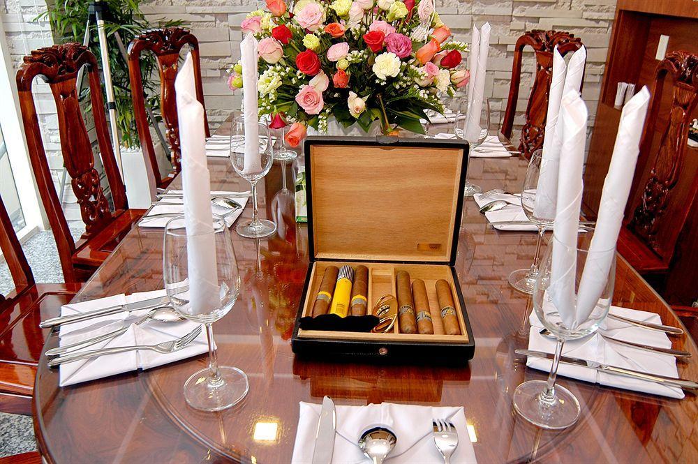 Nam Hung Hotel Nha Trang Buitenkant foto